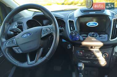 Внедорожник / Кроссовер Ford Escape 2017 в 
