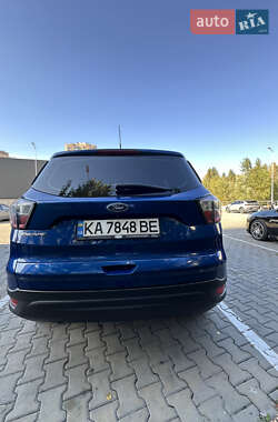 Внедорожник / Кроссовер Ford Escape 2017 в 