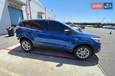 Внедорожник / Кроссовер Ford Escape 2017 в 