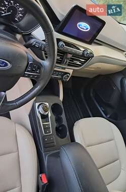 Внедорожник / Кроссовер Ford Escape 2020 в 