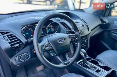 Внедорожник / Кроссовер Ford Escape 2018 в 