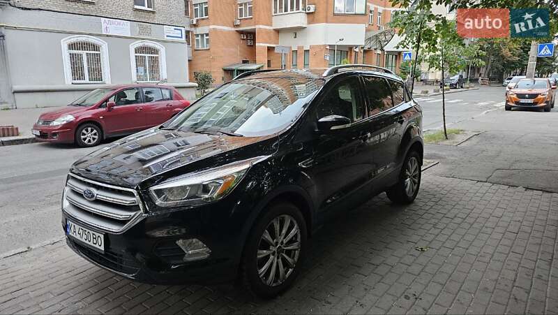 Внедорожник / Кроссовер Ford Escape 2017 в Киеве