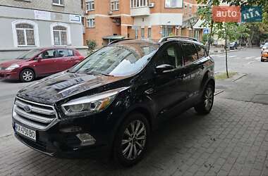 Внедорожник / Кроссовер Ford Escape 2017 в 
