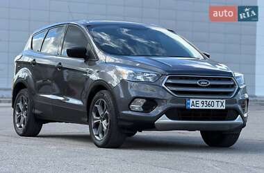 Внедорожник / Кроссовер Ford Escape 2018 в 