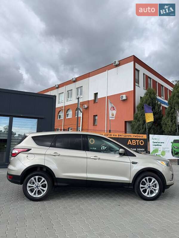 Позашляховик / Кросовер Ford Escape 2017 в Вінниці