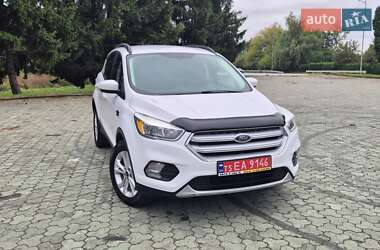 Внедорожник / Кроссовер Ford Escape 2018 в 