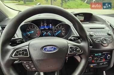 Внедорожник / Кроссовер Ford Escape 2018 в 