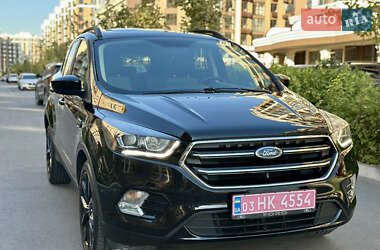 Внедорожник / Кроссовер Ford Escape 2017 в 