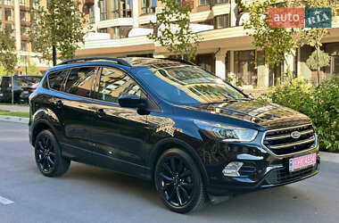 Внедорожник / Кроссовер Ford Escape 2017 в 