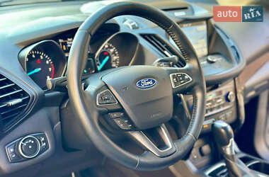 Внедорожник / Кроссовер Ford Escape 2017 в 