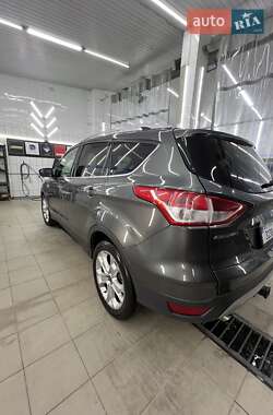 Внедорожник / Кроссовер Ford Escape 2015 в 