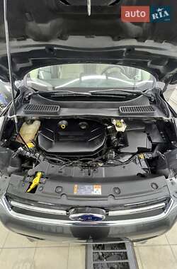 Внедорожник / Кроссовер Ford Escape 2015 в 