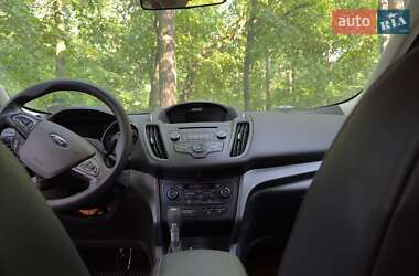 Внедорожник / Кроссовер Ford Escape 2017 в 