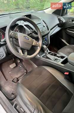 Внедорожник / Кроссовер Ford Escape 2017 в 