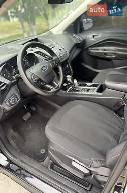 Внедорожник / Кроссовер Ford Escape 2017 в 