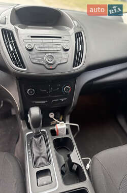 Внедорожник / Кроссовер Ford Escape 2017 в 