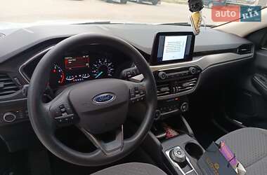 Внедорожник / Кроссовер Ford Escape 2020 в 