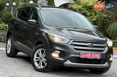 Внедорожник / Кроссовер Ford Escape 2016 в 