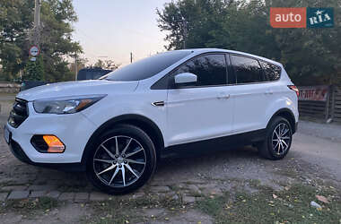 Внедорожник / Кроссовер Ford Escape 2018 в 