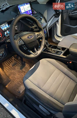 Внедорожник / Кроссовер Ford Escape 2018 в 