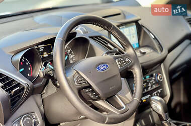 Внедорожник / Кроссовер Ford Escape 2018 в 