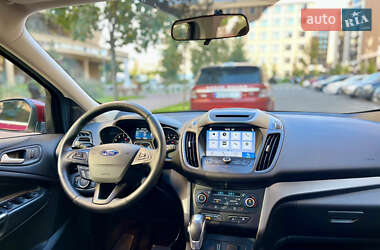 Внедорожник / Кроссовер Ford Escape 2018 в 