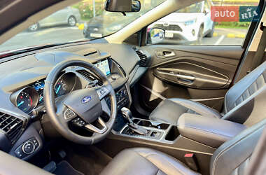 Внедорожник / Кроссовер Ford Escape 2018 в 