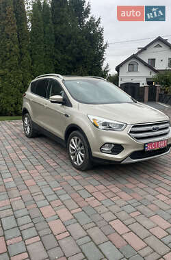 Внедорожник / Кроссовер Ford Escape 2018 в 
