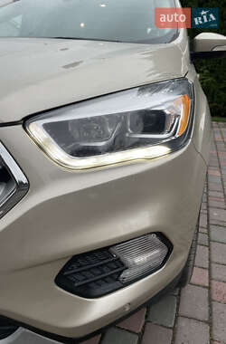 Внедорожник / Кроссовер Ford Escape 2018 в 