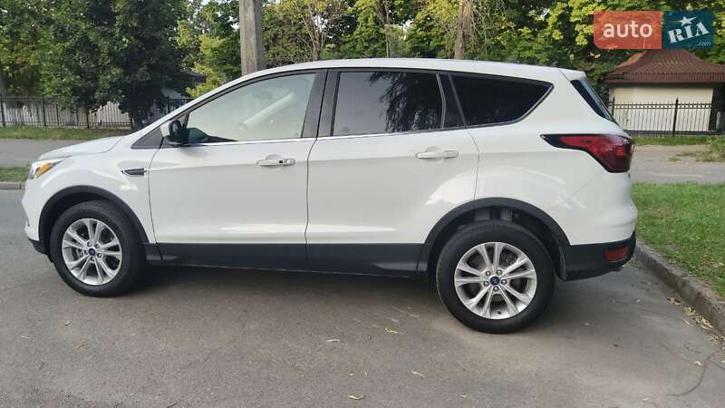Внедорожник / Кроссовер Ford Escape 2019 в Киеве