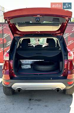 Внедорожник / Кроссовер Ford Escape 2015 в 