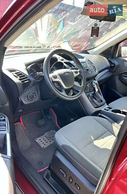 Внедорожник / Кроссовер Ford Escape 2015 в 