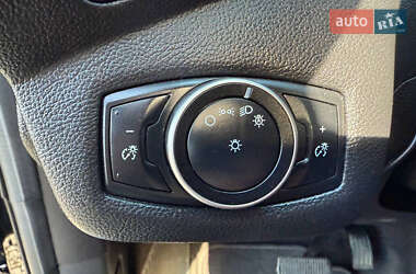 Внедорожник / Кроссовер Ford Escape 2016 в 