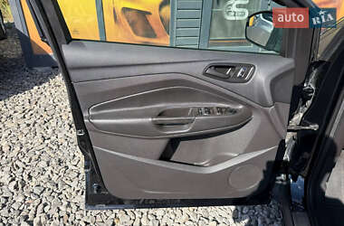 Внедорожник / Кроссовер Ford Escape 2016 в 