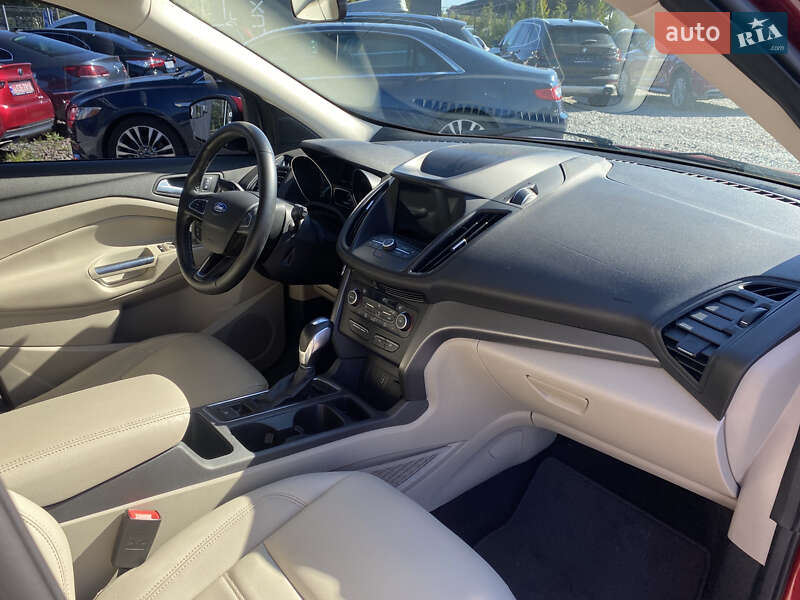 Внедорожник / Кроссовер Ford Escape 2018 в Львове