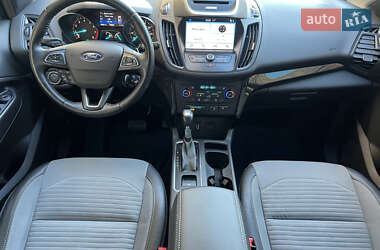 Внедорожник / Кроссовер Ford Escape 2017 в 