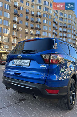 Внедорожник / Кроссовер Ford Escape 2017 в 