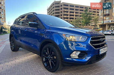 Внедорожник / Кроссовер Ford Escape 2017 в 