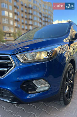 Внедорожник / Кроссовер Ford Escape 2017 в 