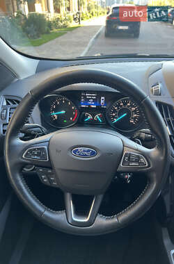 Внедорожник / Кроссовер Ford Escape 2017 в 