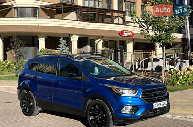 Внедорожник / Кроссовер Ford Escape 2017 в 