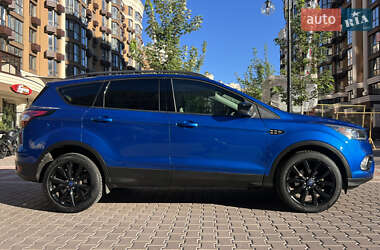 Внедорожник / Кроссовер Ford Escape 2017 в 
