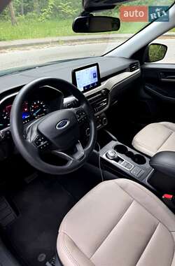 Внедорожник / Кроссовер Ford Escape 2022 в 