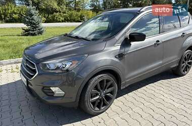 Внедорожник / Кроссовер Ford Escape 2017 в 