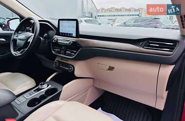 Внедорожник / Кроссовер Ford Escape 2020 в 