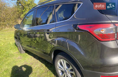Внедорожник / Кроссовер Ford Escape 2017 в 