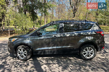 Внедорожник / Кроссовер Ford Escape 2018 в 