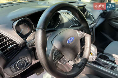 Внедорожник / Кроссовер Ford Escape 2018 в 