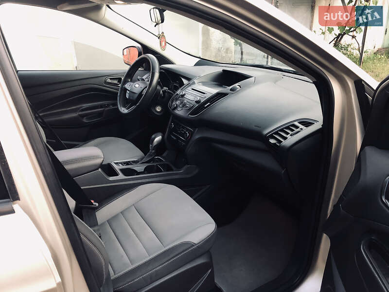 Внедорожник / Кроссовер Ford Escape 2017 в Николаеве