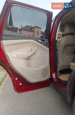 Позашляховик / Кросовер Ford Escape 2013 в 